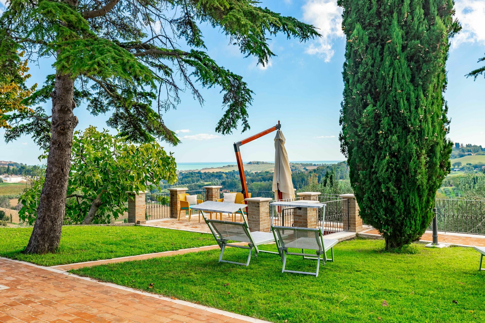Vista sulle colline dal giardino di Villa Vagnini